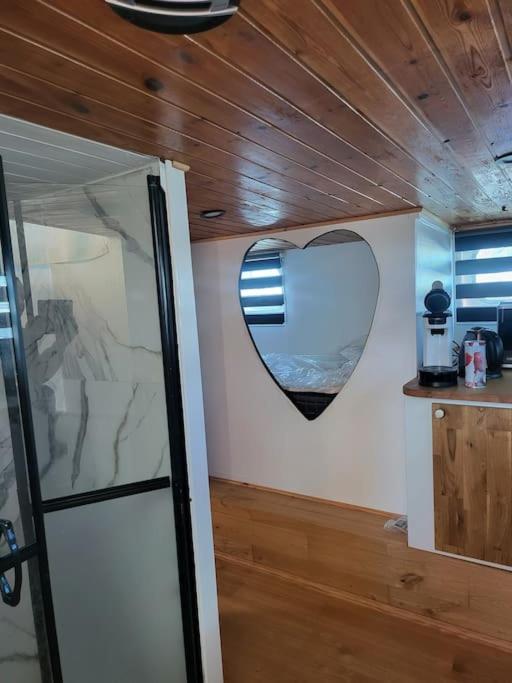 Calaidonia Boat House 호텔 칼라이스 외부 사진