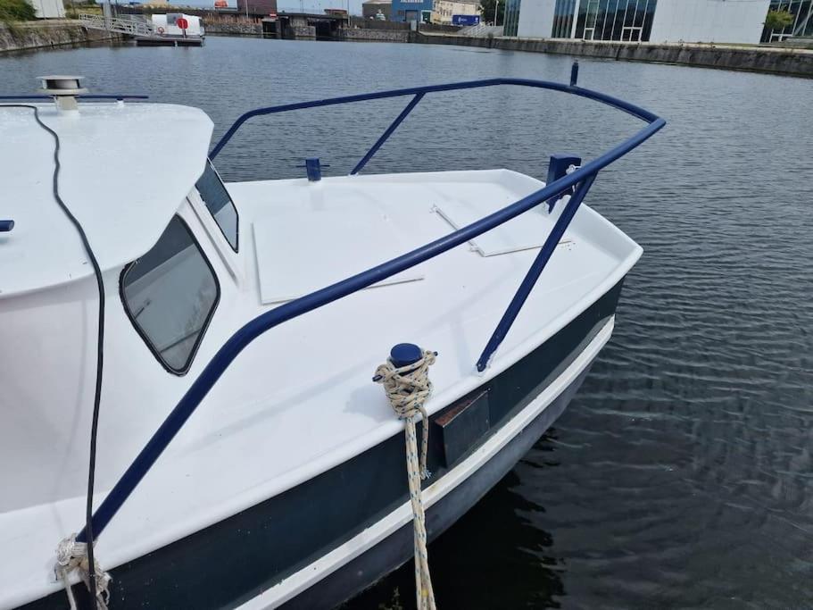 Calaidonia Boat House 호텔 칼라이스 외부 사진